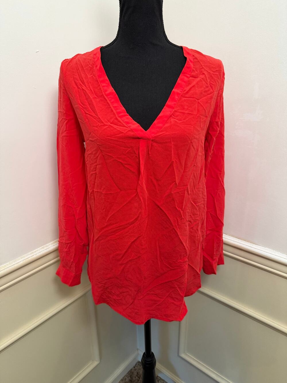 Joie Daryn 100% Silk V-Neck Long Cuffed Sleeve Blouse Luxury Staple Capsule